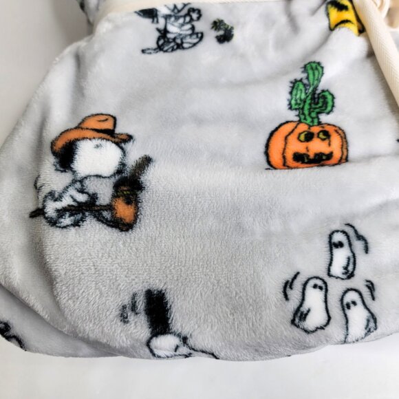Peanuts Snoopy Halloween 60" x 90" - Twin VelvetSoft Mummy Berkshire Blanket NEW - Picture 5 of 9